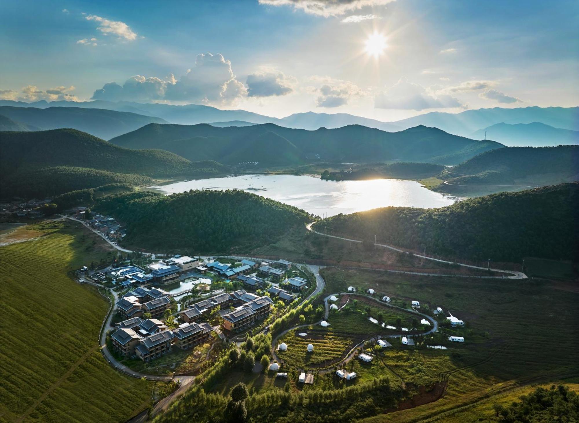 Hotel Indigo Lugu Lake By Ihg Lijiang  Bagian luar foto